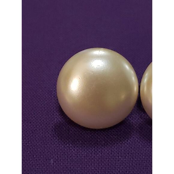 Vintage Sarah Coventry Clip On Earrings Round Off-White Faux Button Shape Pearls - Picture 2 of 9